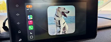 Lo nuevo de iOS 26 ha logrado lo impensable en mi coche CarPlay: poder poner una foto en la pantalla. Y eso no es lo mejor 
