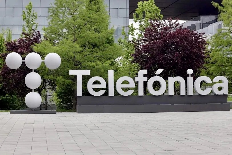 CDATA[
Movistar atraviesa su etapa final en México tras más de dos décadas de operación, en las que llegó a consolidarse como una de las principales alternativas frente a Telcel. Sin embargo, en los últimos años perdió terreno y su salida del país parece ya inevitable. En esta nota te explicamos quién es el dueño de la compañía , por qué decidió retirarse del mercado mexicano, qué ocurrirá con las líneas que aún están activas y en qué punto se encuentra el proceso de salida.
![