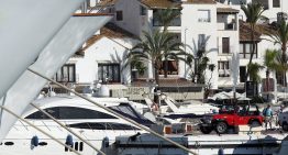 Los tripulantes de una ‘narcolancha’ dejan abandonado un cadáver en un muelle de Puerto Banús