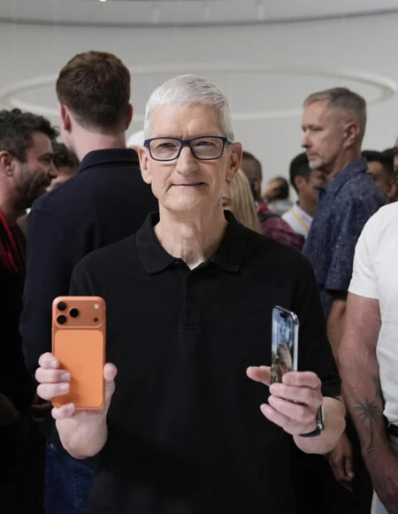 Tim Cook Iphone Air