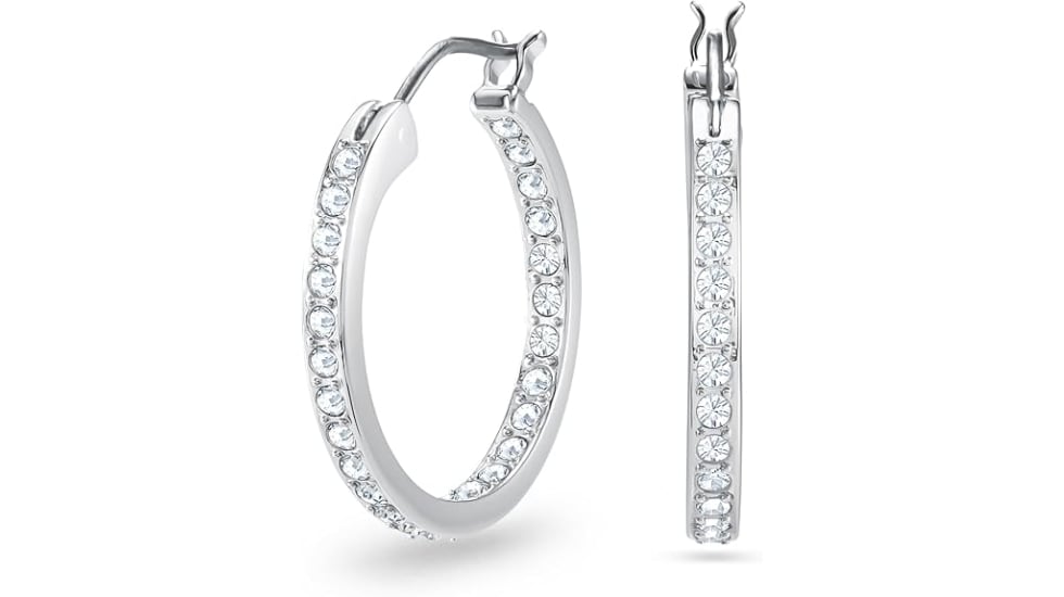 Vista de los pendientes Swarovski con descuento en Amazon.