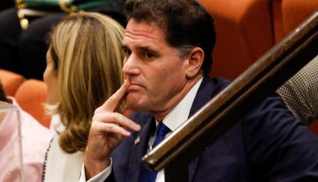 El ministro israelí de Asuntos Estratégicos, estrecho asesor de Netanyahu, presenta su dimisión