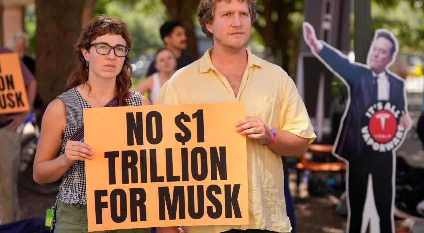 Los accionistas de Tesla acuerdan pagar un billón de dólares a Elon Musk para que dirija la compañía la próxima década