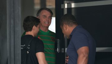La defensa de Bolsonaro pide que siga en prisión domiciliaria porque la cárcel pone “en riesgo su vida”