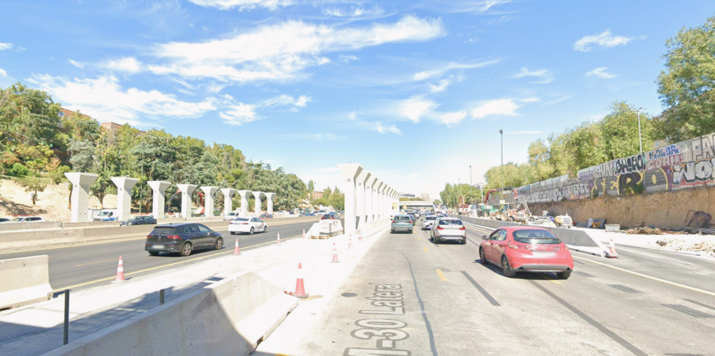 Madrid quiere echarle 110.000 toneladas de peso encima a la M-30. Y el reto no es técnico: es no colapsar la vía 