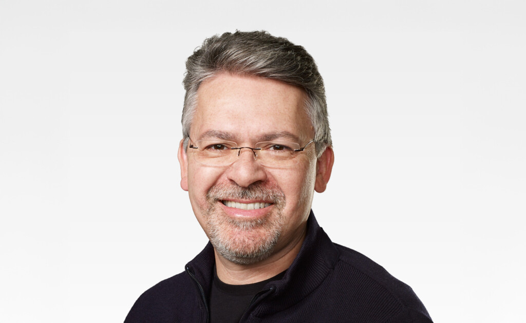 John Giannandrea se marcha de Apple: el hombre que no logró transformar a Siri y cerebro de la estrategia de IA pone fin a su etapa