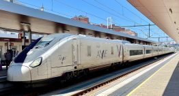 Renfe tiene perdidos tres trenes AVRIL y un problema aún más grave: aún no sabe cuándo los va a recibir
