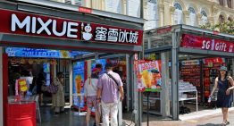 Hace 30 años un joven chino montó un puesto de helados. Ahora lidera un emporiocon más tiendas que McDonald's