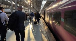 Renfe está obligada a indemnizar por retrasos de más de 15 minutos a partir del 1 de enero. El Gobierno quiere impedirlo