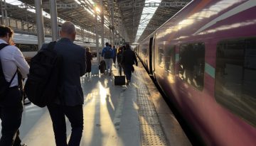 Renfe está obligada a indemnizar por retrasos de más de 15 minutos a partir del 1 de enero. El Gobierno quiere impedirlo