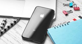 Hay una empresa vendiendo iPhone viejos sin cámara a precios desorbitados. Parece una locura… salvo que seas militar