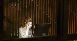 No lo llames resaca, llámalo «hangxiety»: el motivo por el que la generación Z está dando de lado al alcohol