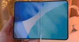 Así se sentirá el iPhone plegable en la mano. Una maqueta basada en las últimas filtraciones nos adelanta su diferente formato cuadrado