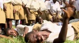 En 1962 un remoto pueblo de Tanzania sufrió una epidemia de risas. A día de hoy todavía no hemos logrado curarla