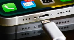 Mi iPhone había dejado de cargar y ya estaba llamando al servicio técnico cuando descubrí el fallo: polvo en el puerto