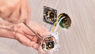 La inflación está llegando incluso a las cosas más banales: instalar un enchufe es ahora el doble de caro que antes