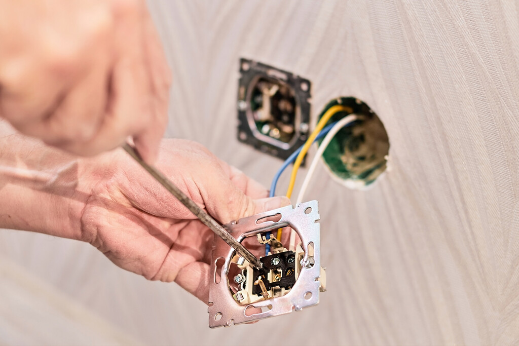 La inflación está llegando incluso a las cosas más banales: instalar un enchufe es ahora el doble de caro que antes