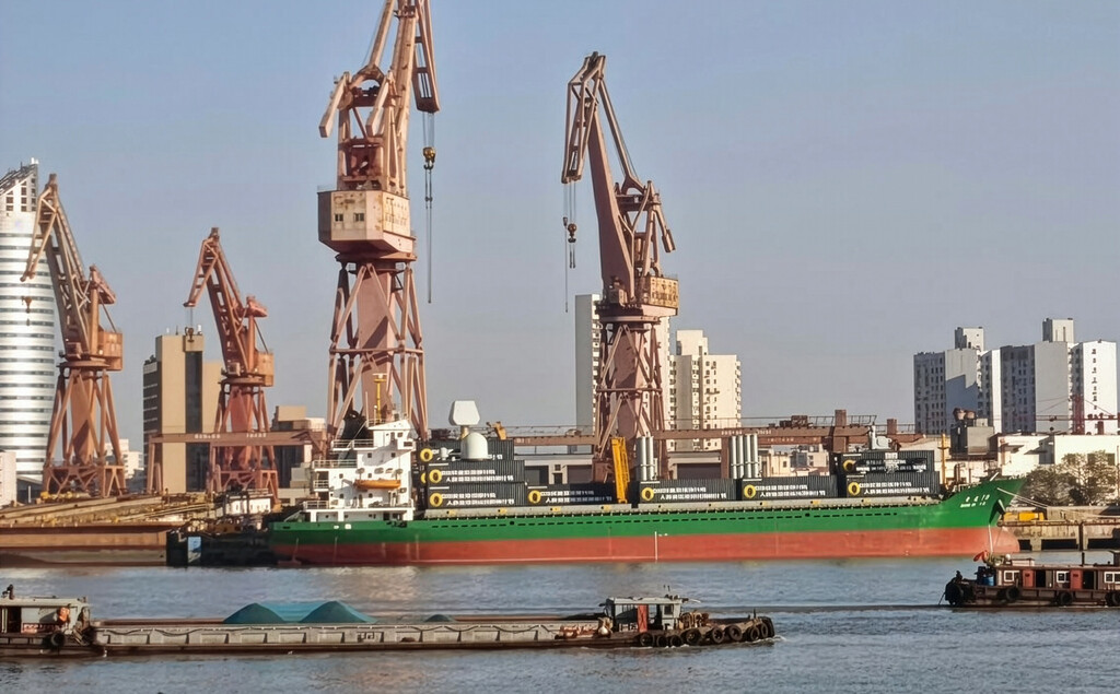 China ha dejado ver una nueva estrategia militar naval: buques civiles que pueden convertirse en lanzadores de misiles