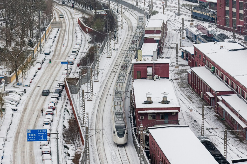 La nieve es de las pocas cosas que puede retrasar al Shinkansen en Japón. Para combatirla hay una solución tan simple como eficaz 