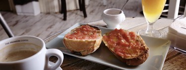 España desayuna poco y mal. La buena noticia es que bastan un par de consejos para llevarnos al siguiente nivel