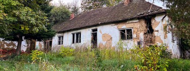Pensaron que vivir en una casa rural con placas solares, su propio pozo y animales era idílico. Luego llegaron los tribunales 