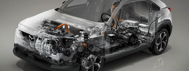 Mazda quiere reinventar el coche eléctrico con su nuevo MX-30. El problema es que no es eléctrico