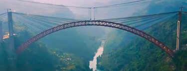 El puente con el mayor vano de acero ha completado su reto más difícil. Y está en China, claro