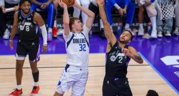 Cooper Flagg se convierte en el jugador más joven en anotar 40 puntos en la NBA, pero a su equipo le sirve de poco