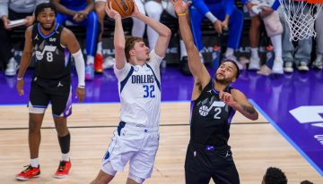 Cooper Flagg se convierte en el jugador más joven en anotar 40 puntos en la NBA, pero a su equipo le sirve de poco