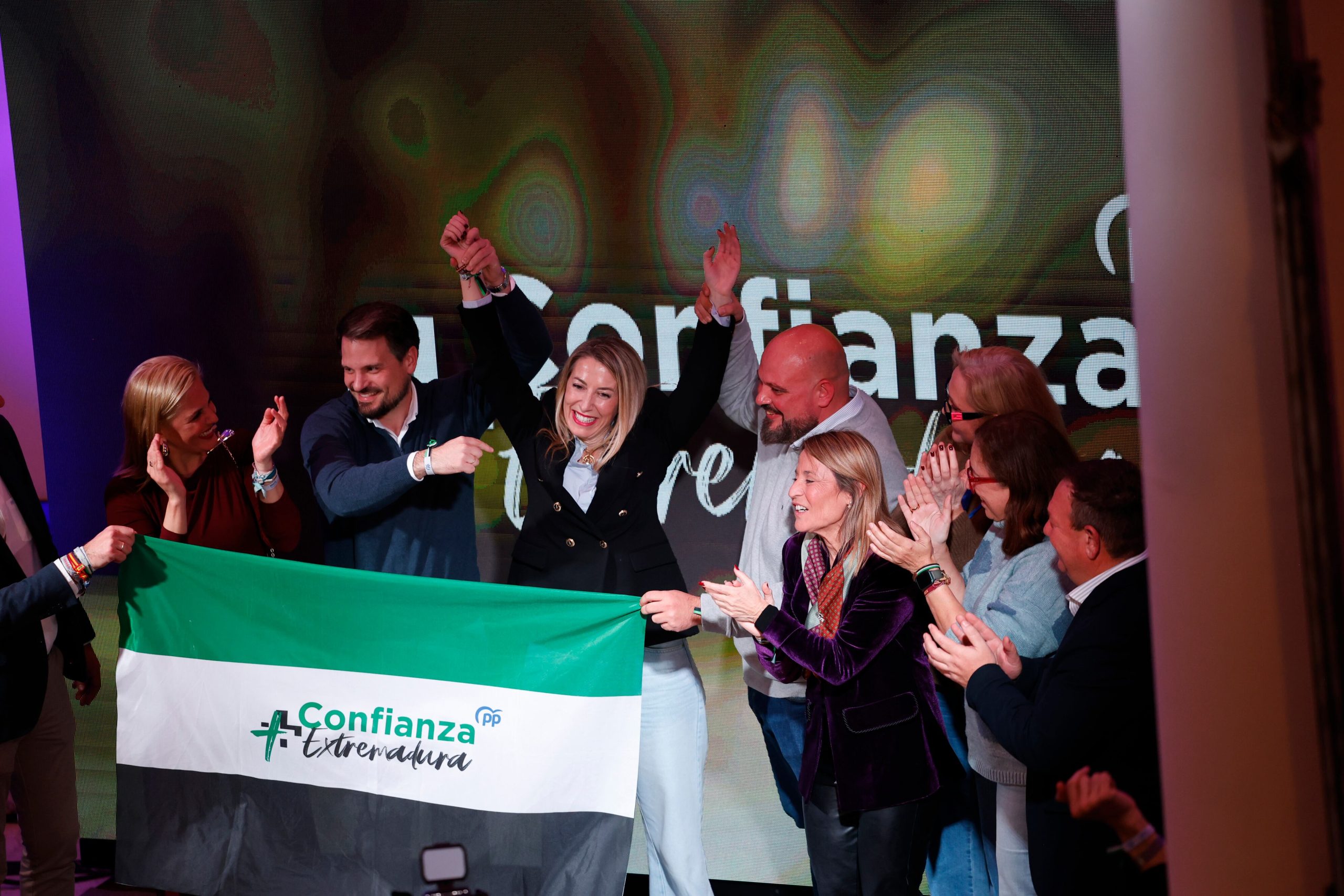 El presidenta de Extremadura y candidata del PP, María Guardiola, comparece este domingo tras los resultados electorales en el hotel Azz de Mérida.