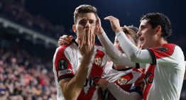 El Rayo celebra con un festín de goles ante el Drita su pase a octavos de la Conference