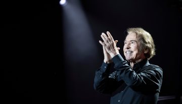 Orgullo y tesón de Raphael: él sigue aquí