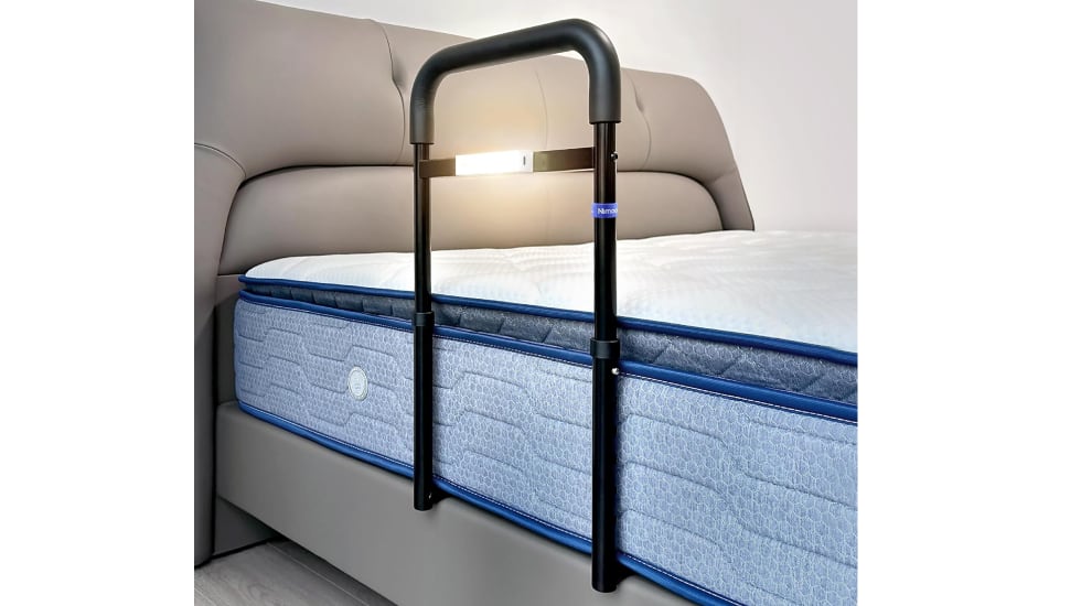 Barandilla articulada con luz led para levantarse de la cama.
