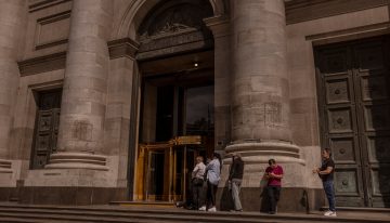 El Gobierno de Milei cambia la estrategia cambiaria para acumular reservas