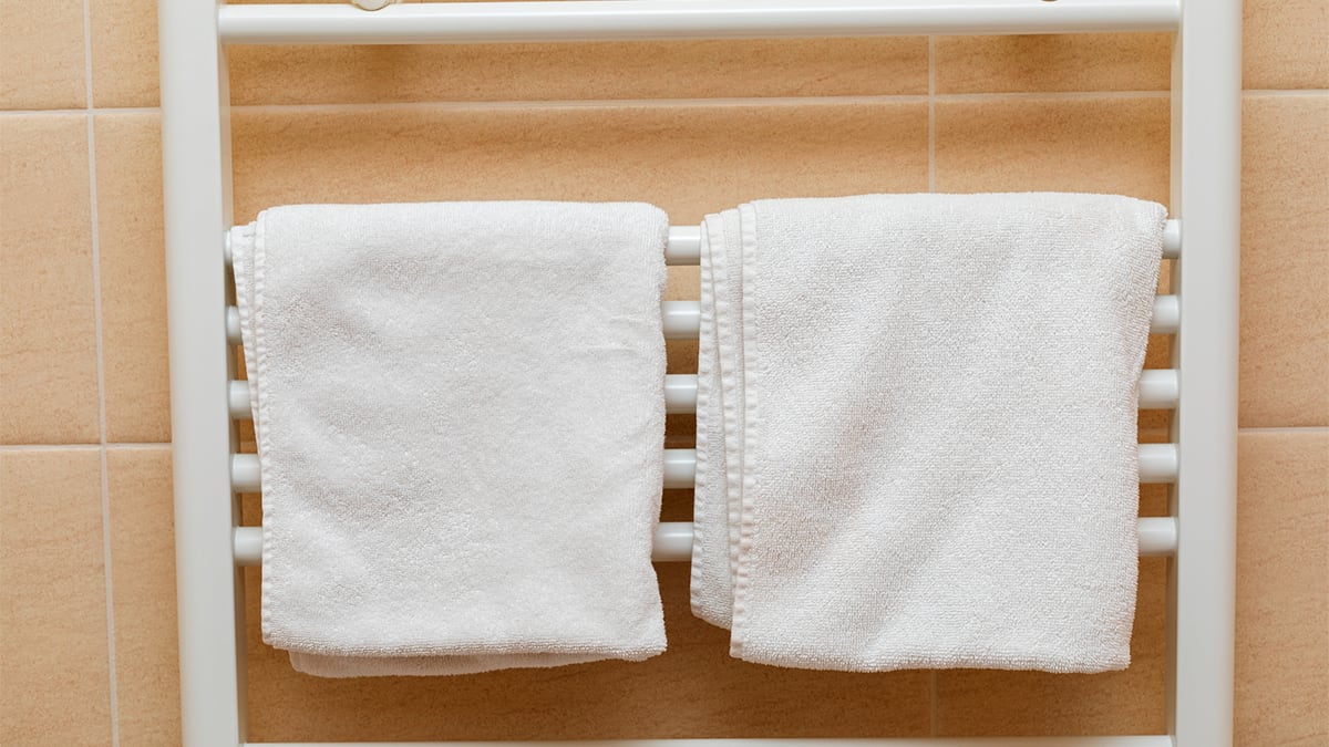 La mejor forma de preparar la toalla para usar al salir de la ducha.