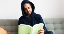 Un nuevo aliado contra el frío: la manta eléctrica con capucha que arrasa en Amazon se hace hueco entre las soluciones caseras para el invierno