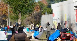 El Gobierno acusa al alcalde de Badalona de “dejación de funciones” en la acogida de los migrantes del B9