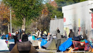 El Gobierno acusa al alcalde de Badalona de “dejación de funciones” en la acogida de los migrantes del B9