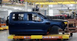 Ford da un giro drástico a su estrategia de coches eléctricos y abandona la fabricación de varios modelos por las políticas de Trump