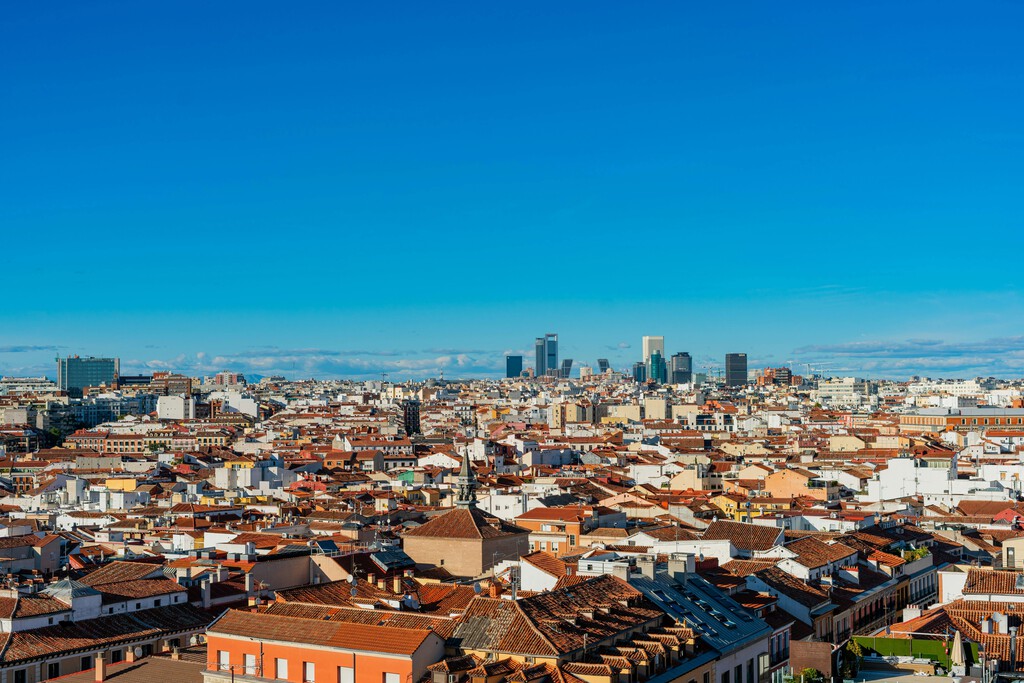 No es país para españoles: Madrid y Cataluña están perdiendo población nacional al tiempo que ganan extranjera