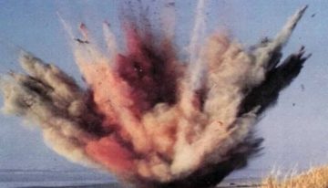 Cuando un pueblo se encontró una ballena muerta en sus playas decidió dinamitarla. 55 años después siguen celebrándolo