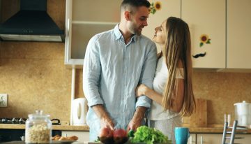 La ciencia de estar soltero: un macroestudio advierte que el bienestar cae en picado si no has tenido pareja a los 25