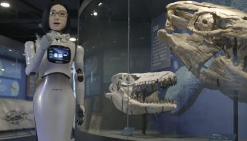 En la carrera por conseguir el robot humanoide, China tiene una ventaja: los está poniendo al frente de tiendas