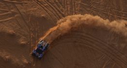 Sainz salva por los pelos la etapa maratón del Dakar y Schareina pierde el liderato y 12 minutos tras una sanción