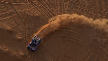 Sainz salva por los pelos la etapa maratón del Dakar y Schareina pierde el liderato y 12 minutos tras una sanción