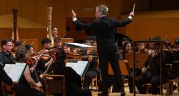 Jonathan Nott inicia su ‘nueva vida española’ con un Shostakóvich tenso y poético