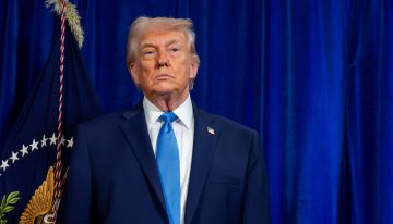 Trump anuncia que prohibirá a los grandes inversores comprar viviendas unifamiliares en Estados Unidos