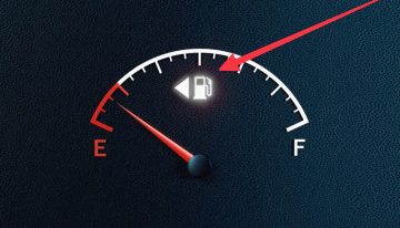 En 1986 un hombre aparcó en el lado equivocado de la gasolinera. Ese día resolvió un problema vergonzoso para todos los conductores