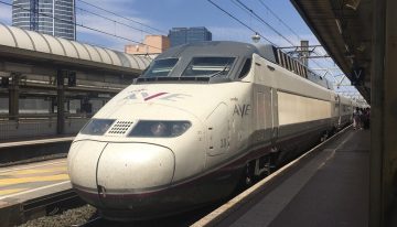 Los primeros trenes AVE tienen más de 30 años y siguen en circulación: Renfe no ha encontrado aún empresa para su mantenimiento