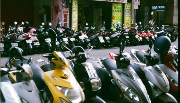 Taiwan tiene casi tantas motos como habitantes y un reto mayúsculo: reconvertirlas en eléctricas